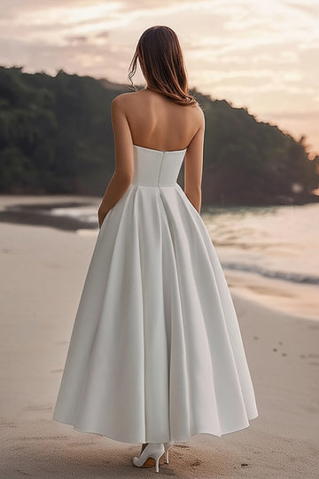 Robe de mariée bustier en satin blanc